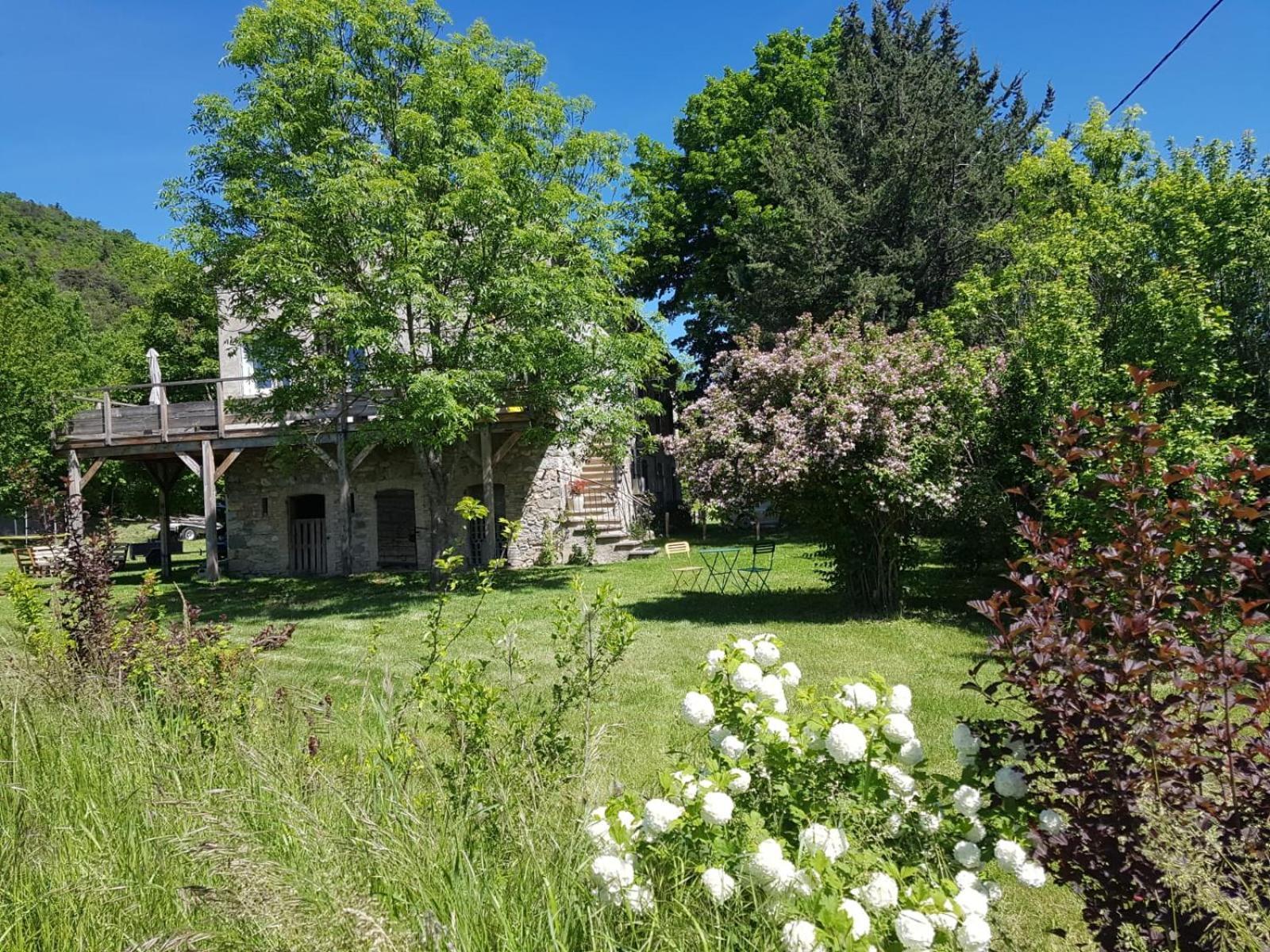 Les Gites Du Saro Chabestan Exterior photo