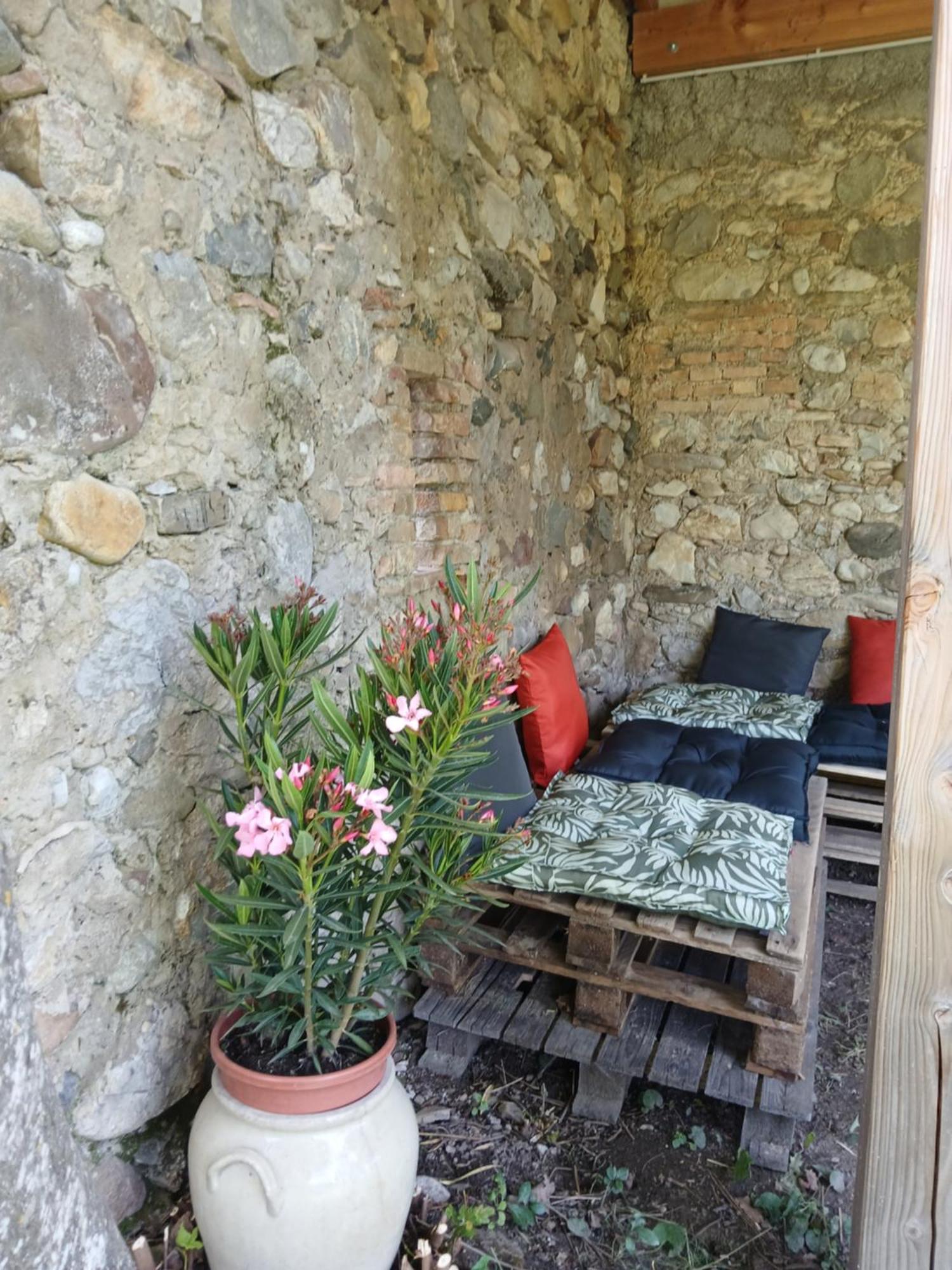 Les Gites Du Saro Chabestan Exterior photo